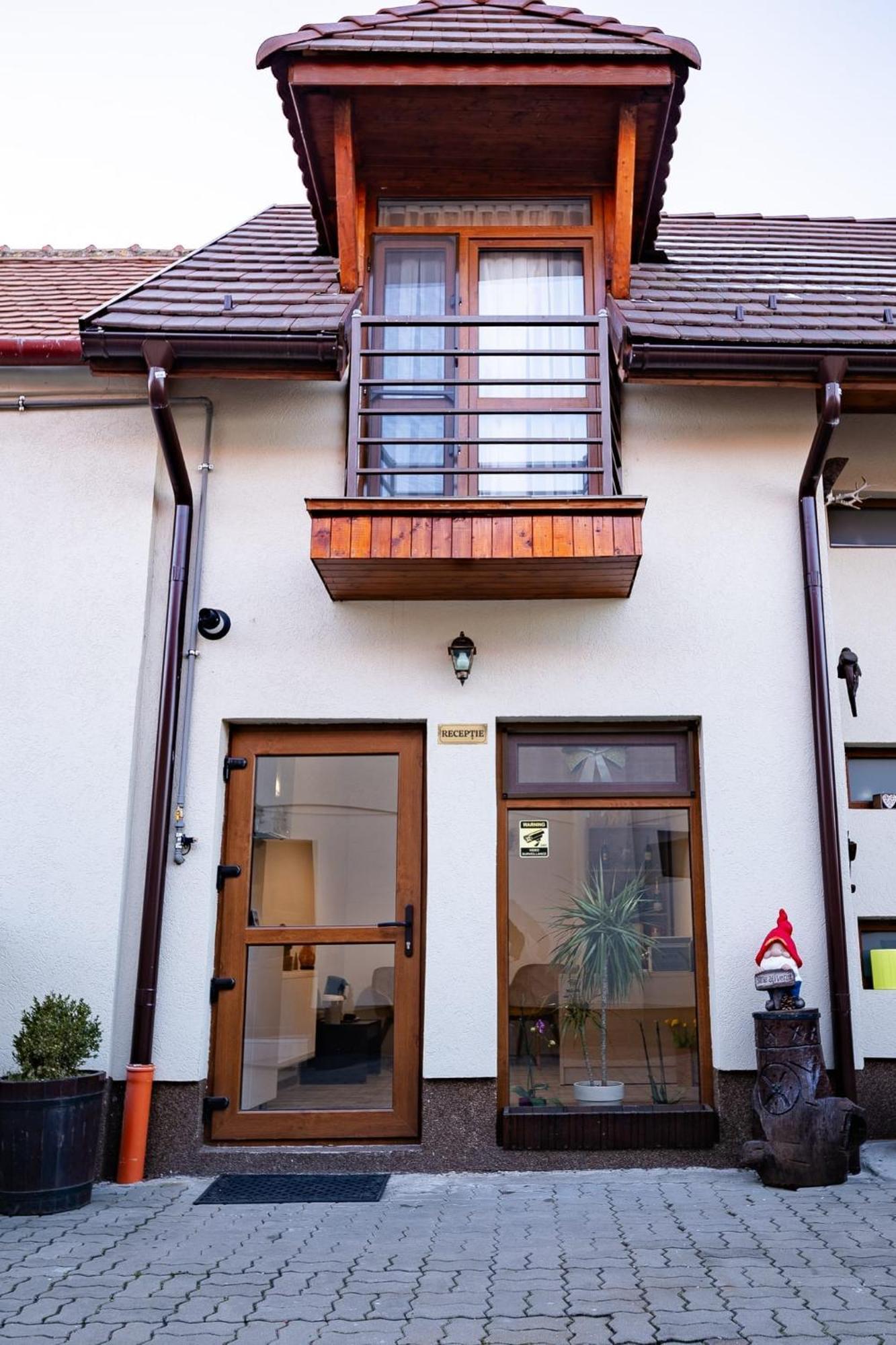Christian Haus Sibiu Hotel ภายนอก รูปภาพ